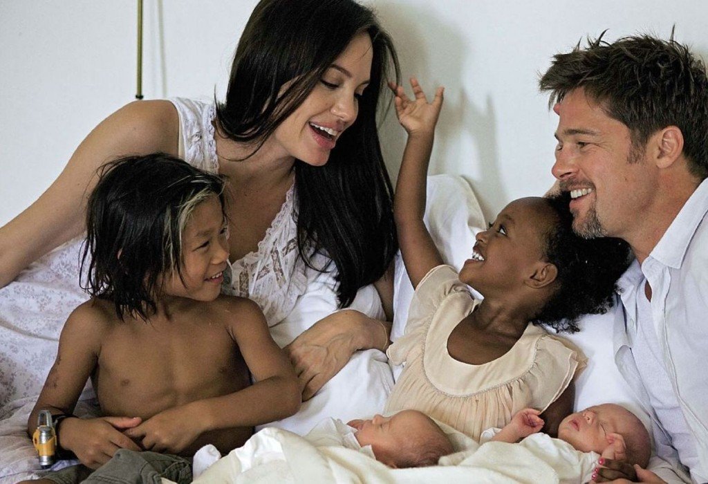Анджелина Джоли, Брэд Питт и их приемные дети