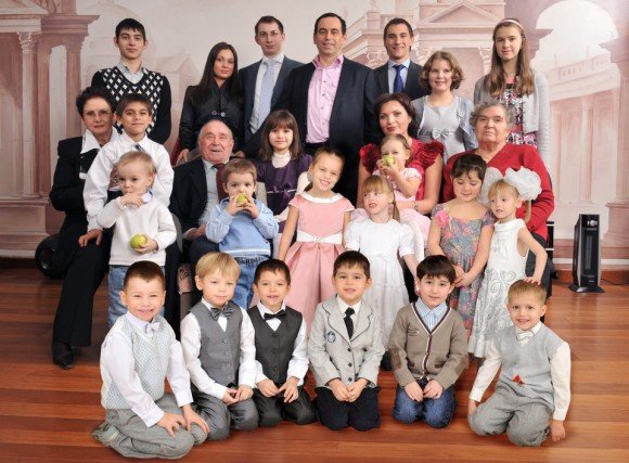 Банкир Роман Авдеев и его приемные дети