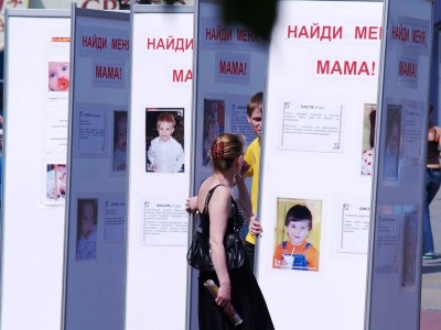 Общественные витрины в Челябинске. Фото: uralpress.ru