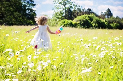 little-girl-running-795505_960_720