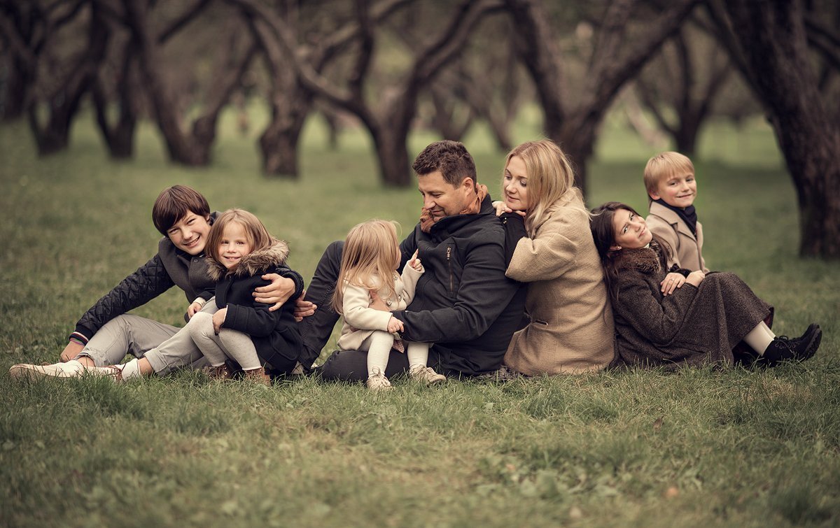 Семейная группа ватсап. Семья с 5 детьми. Семья пятеро детей. Семья трое детей. Семейная фотосессия пять детей.