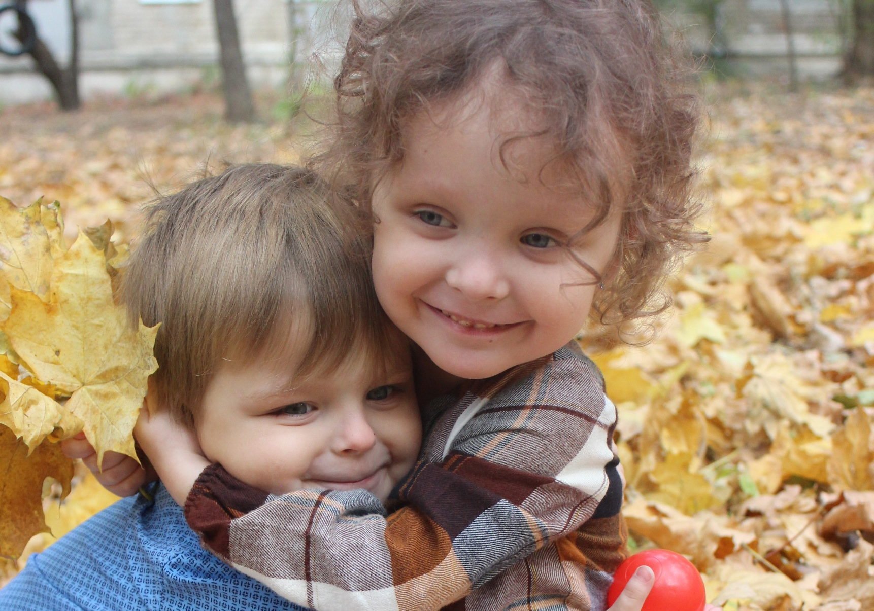 двое приемных детей. приемные дети. мама дочки и сыночка. семья с 4 детьми. двое приемных детей.